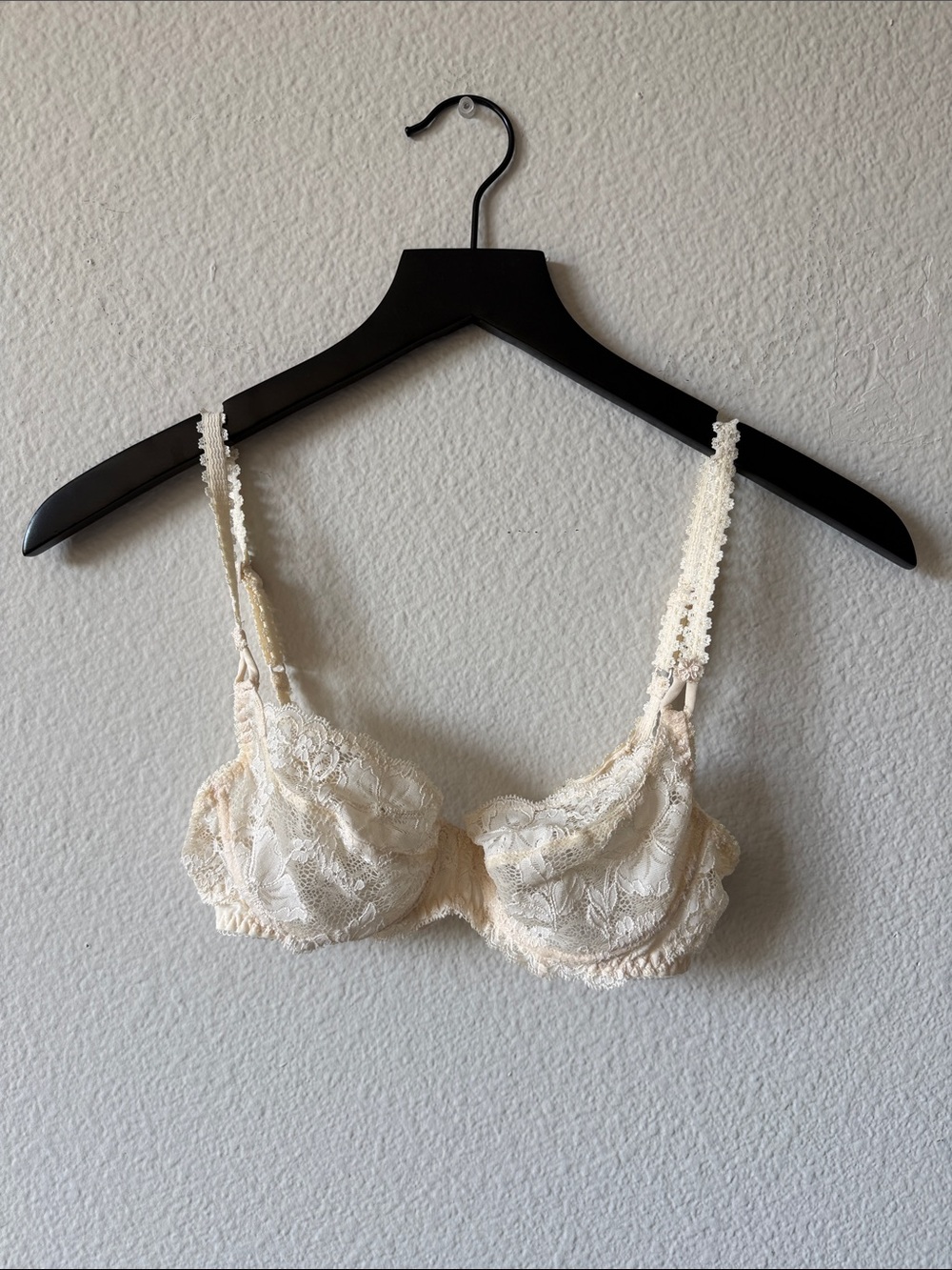 Lace Underwire Bra in Cream - Women's Intimates